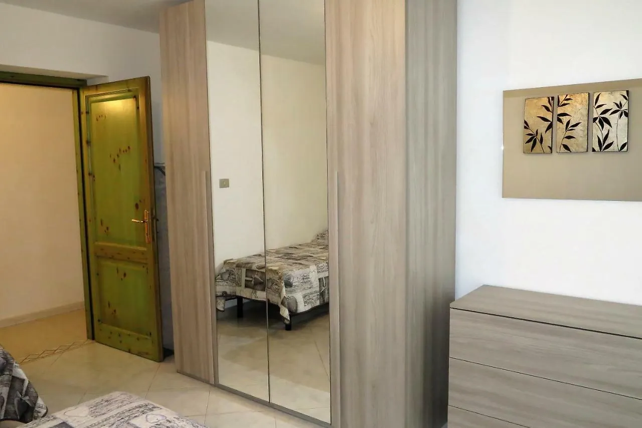Yellowhouse Cala Gonone 0*,